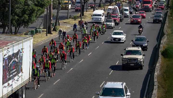 Carretera México-Toluca se encuentra bloqueada