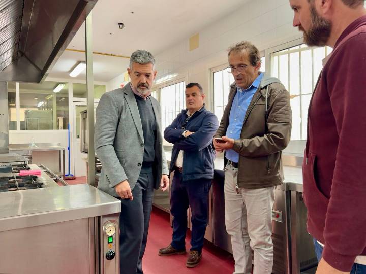 Rota avanza en la reparación de el pabellón municipal, la caseta “La Espuela” y el centro de día ''Cristina Buada'', tras los daños de los temporales