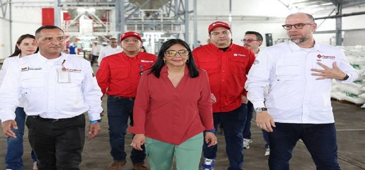 Ministra Delcy Rodríguez certifica operatividad de Planta de Urea de Pequiven