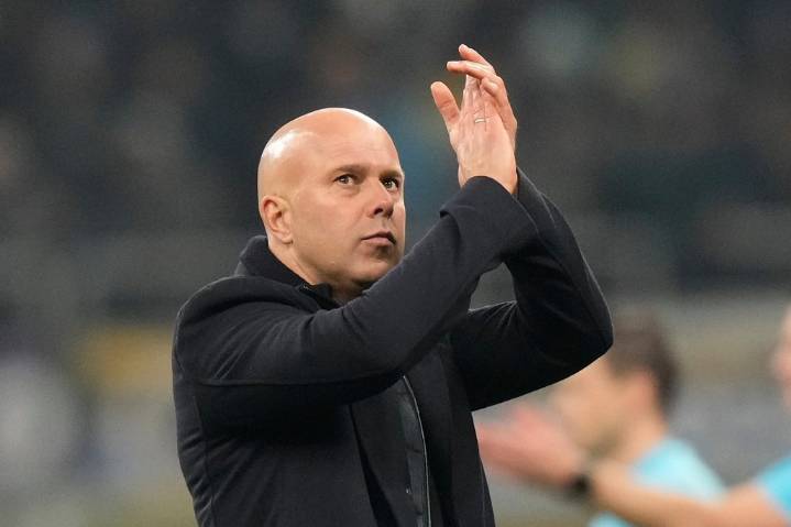 Liverpool fans make their stance clear in Salah vs. Slot saga