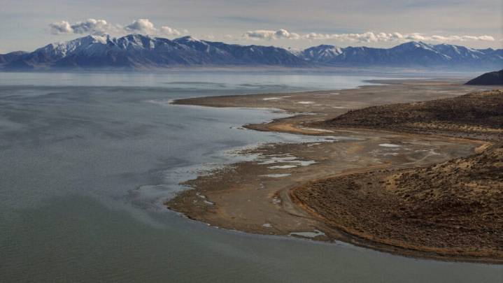 Hiker finds leaking oil drums near Great Salt Lake, investigation underway