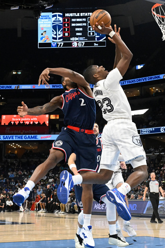 Novato Cedric Howard logra 23 puntos y 14 rebotes en victoria de Grizzlies 107