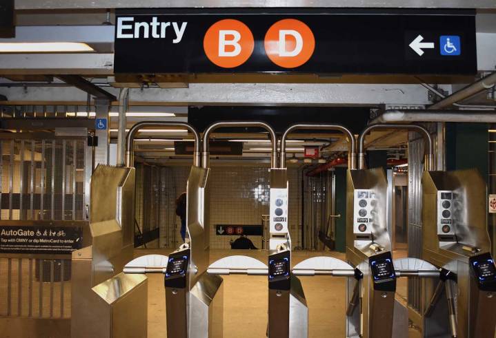 Bedford Park: 40-Year-Old Man Hospitalized after Stabbing inside Bedford Park Pk Blvd Subway Station