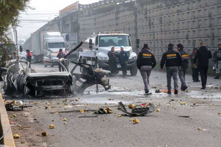 Explosión de taxi con pirotecnia provoca incendio y deja heridos en la México
