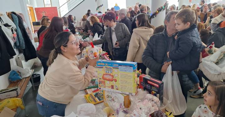 Exitoso mercado navideño en Villoria en favor de las personas afectadas por ELA