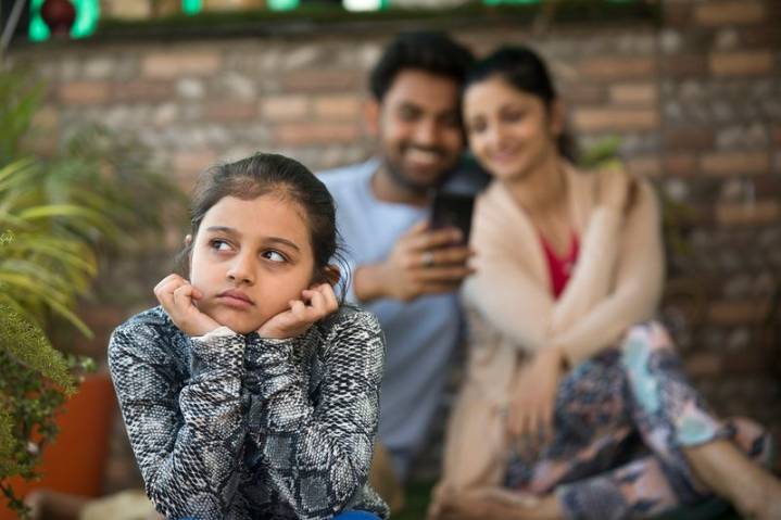 Majority of children, parents feel phones hinder family conversation & bonding: Vivo report