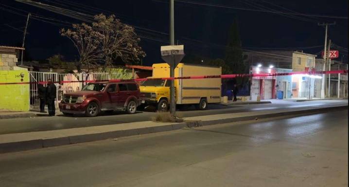 Disparan arma de fuego en la colonia Azteca y dañan vehículo estacionado