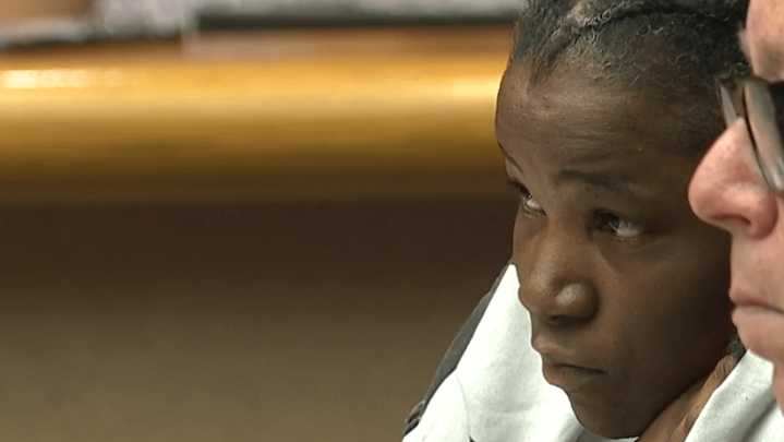 Mother accused of abandoning kids enters plea for welfare fraud