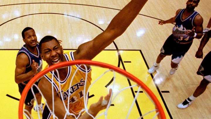 Murió Elden Campbell, excampeón de NBA y compañero de Shaquille O’Neal en Lakers