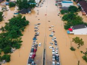 Inundaciones en Asia dejan más de 1.500 muertos y caos total