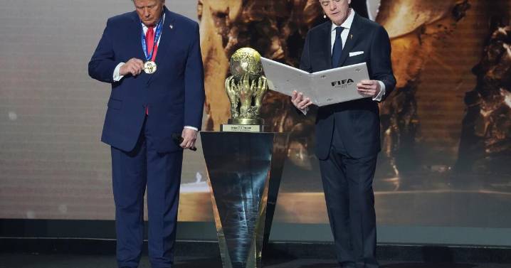 Premio de la paz para Trump genera queja contra Infantino ante investigadores éticos de la FIFA