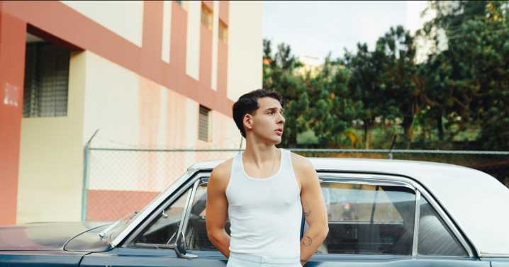 Cantautor Mori explora la vulnerabilidad desde una mirada contemporánea