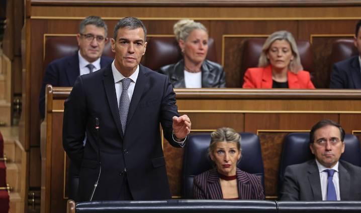 Última hora de la actualidad política, en directo | Feijóo ataca con los casos de acoso a mujeres en el PSOE y Sánchez carga contra la “coalición negacionista” del PP con Vox