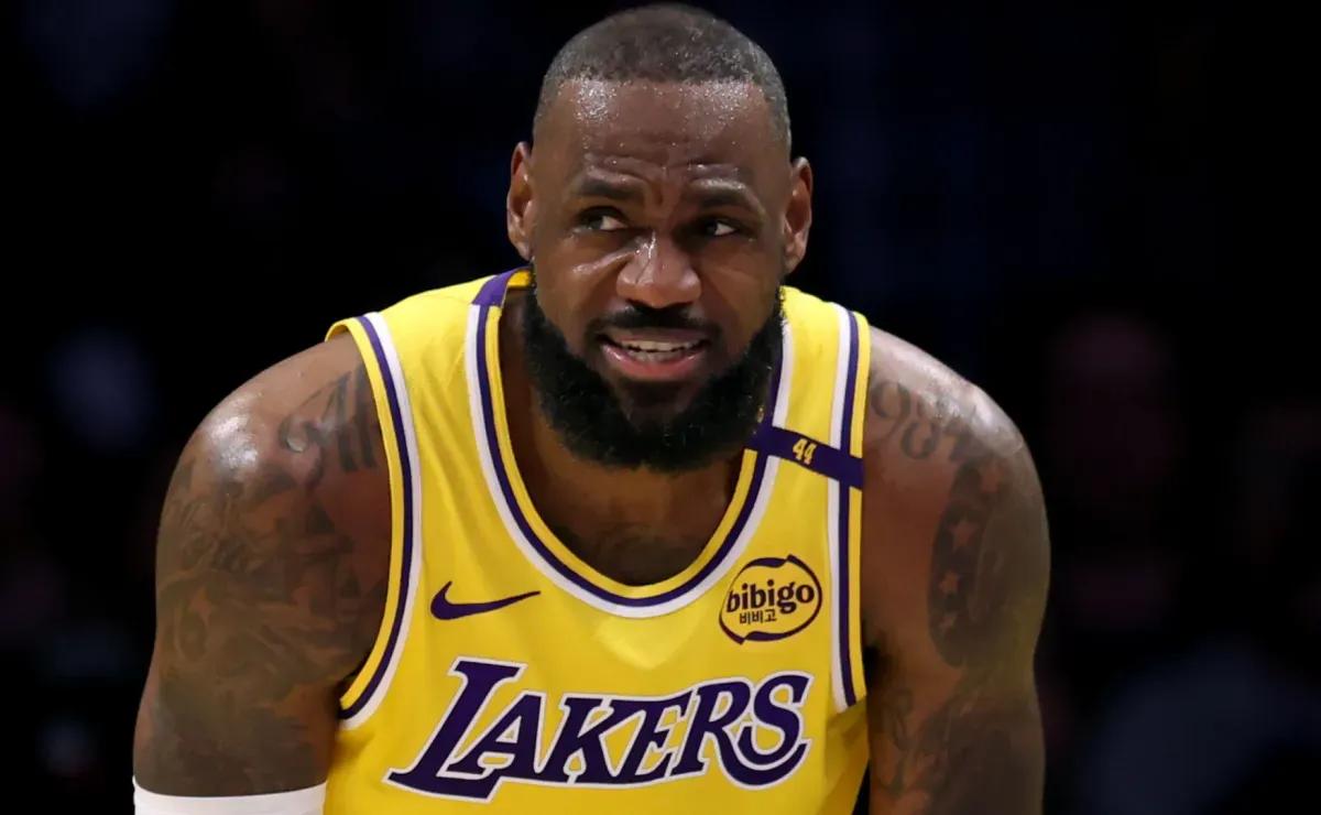 Lakers’ LeBron James and one of his teammates call out the team’s defensive shortcomings