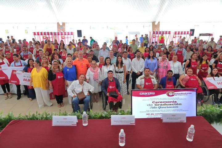 Osuna impulsa autoempleo con graduación de "Emprendedores al Centro"