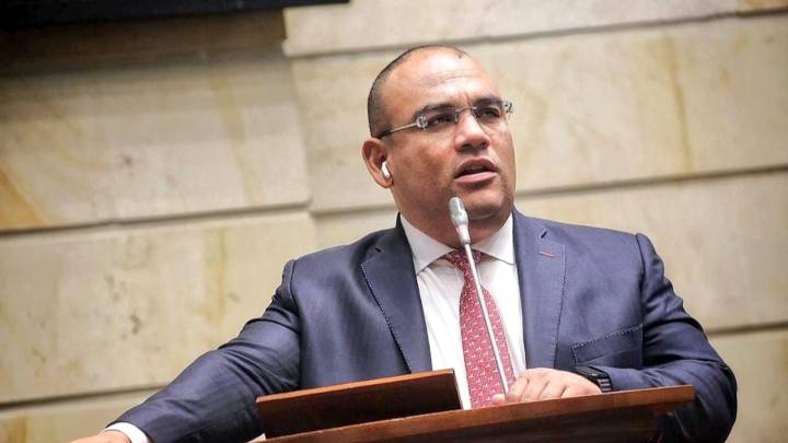 Advierten sobre “ejército paralelo de civiles armados” en Colombia