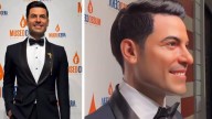 Develan figura de Carlos Rivera en el Museo de cera de CDMX