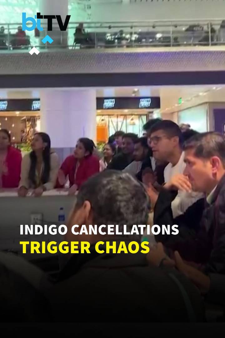 Delhi Airport Protest: Angry IndiGo Flyers Chant Slogans Amid Flight Cancellations