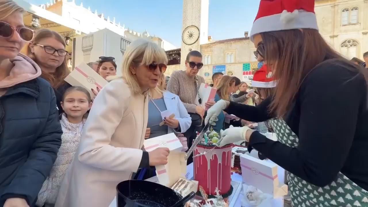 Thousands at annual Christmas cake market in Dubrovnik