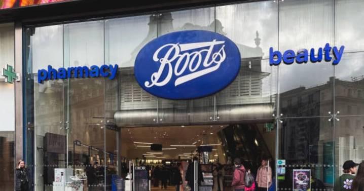 Boots' Christmas sale sees 'luxury' five-star gift set reduced to £10