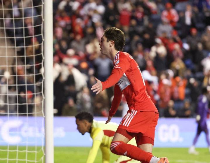 Fire transfer M Brian Gutierrez to CD Guadalajara