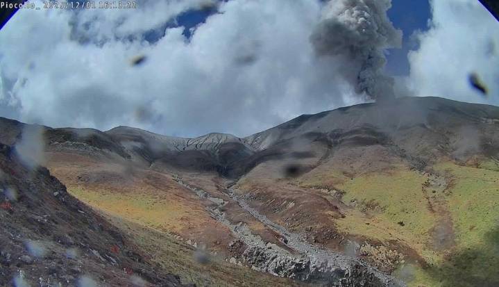 Volcán Puracé continúa en alerta naranja, con columnas de cenizas mayores a 500 m