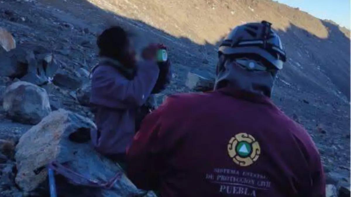 Rescatan con vida a 11 alpinistas guatemaltecos en el Pico de Orizaba