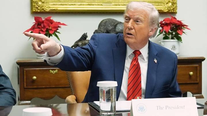 President Donald Trump touts gains on economy, even as polls show Americans on edge