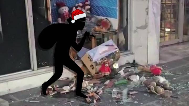 Dan cristalazo a tienda comercial, se llevaron la decoración de Navidad en Puebla