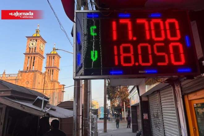 Peso mexicano inicia diciembre con ligera depreciación frente a dólar