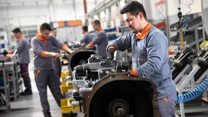 Ante reducción de la jornada laboral, las empresas deberán contratar a más personal: IP