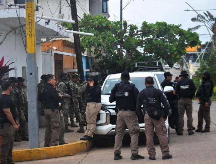 Detienen a siete personas y decomisan armas en Texistepec, Veracruz