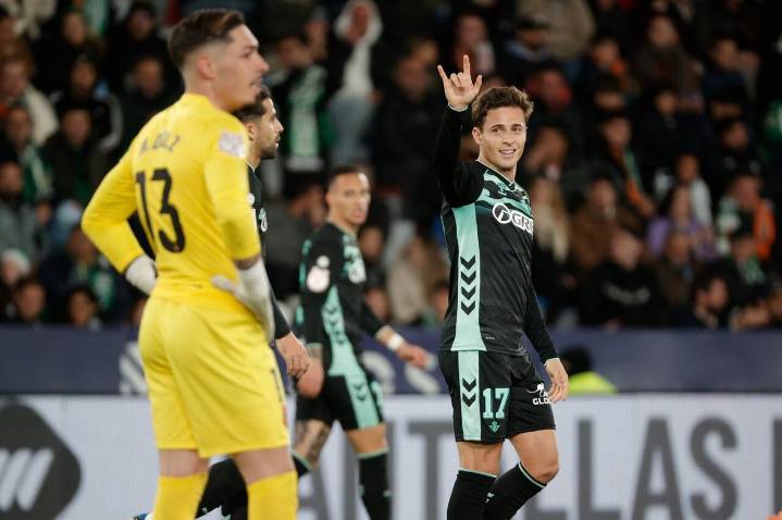 Riquelme le pone los cuernos a su mala racha