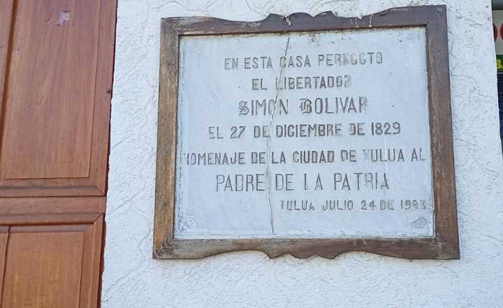 ¿Homenaje a Bolívar? …o un monumento al descuido (Más Caucherazos aquí) 👇🏽