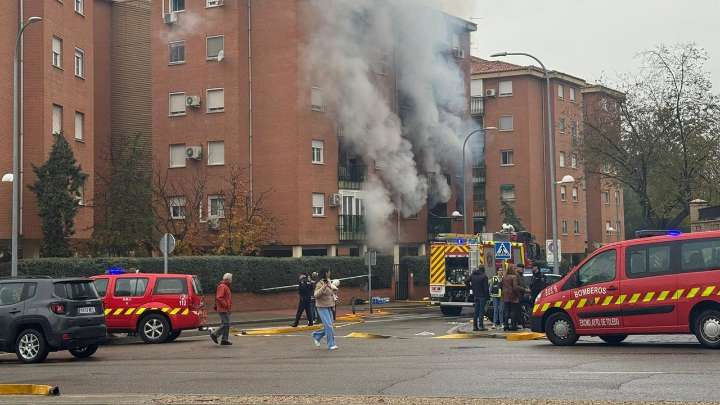 Un grave incendio tras una explosión de gas en un edificio deja al menos ocho hospitalizados en Toledo
