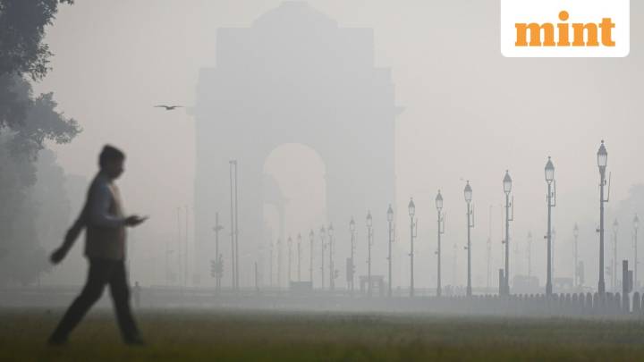 Delhi AQI toxic as AQI plunges near ‘severe’ level, airport issues advisory