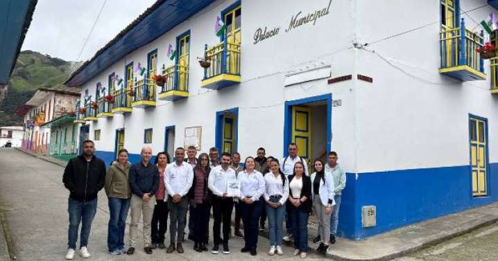 Así se llevó a cabo el rediseño de esta Alcaldía, otro municipio caldense está en proceso