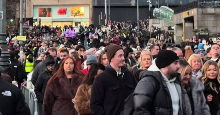Massive Edinburgh queues as Christmas Market goers brand city centre 'absolute hell'