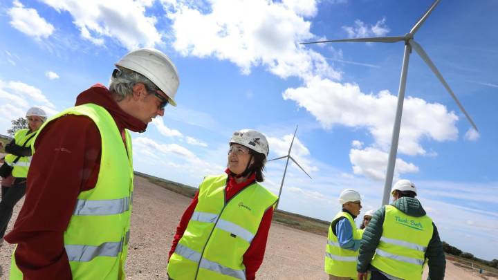 La economía de Castilla y León crecerá por el tirón industrial, las renovables y los fondos europeos, según los expertos