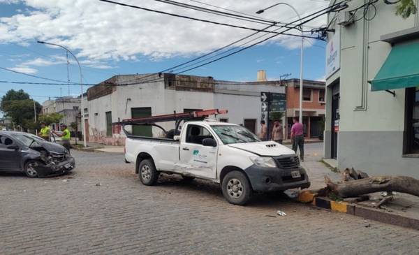 Coronel Pringles: dos hospitalizados luego de un fuerte choque en la zona céntrica
