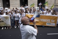 Los médicos inician una huelga de cuatro días para mejorar sus condiciones laborales
