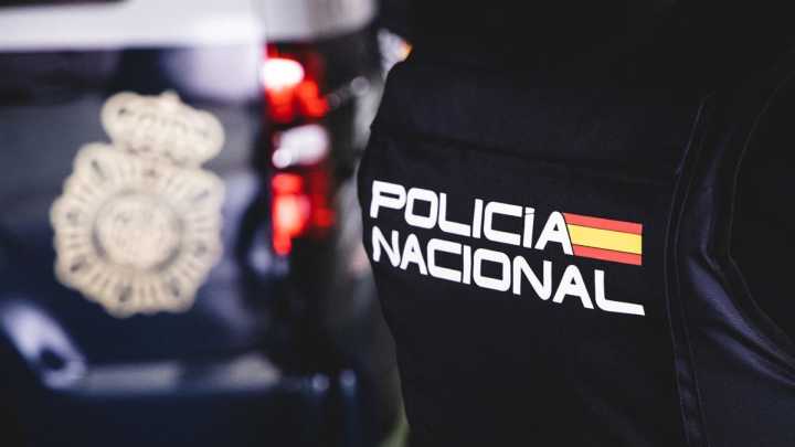 La Justicia reconoce el derecho a una indemnización por vestuario a un policía que ejerce sin uniforme en Galicia