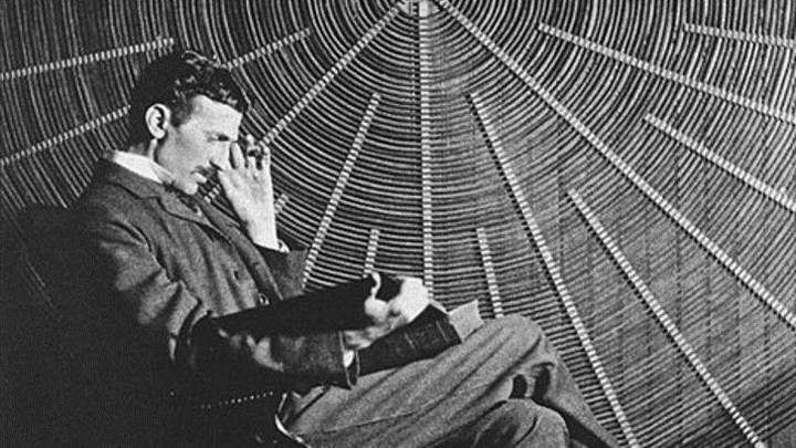 Nikola Tesla: el visionario que iluminó el futuro
