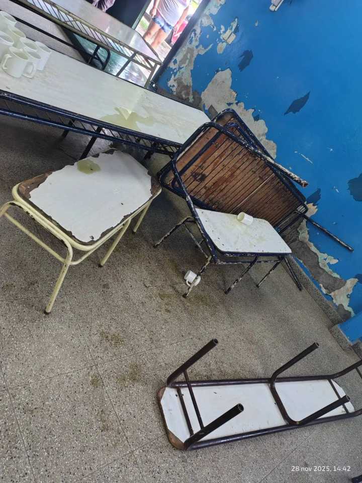 ¡Hasta con agua hirviendo! Violento ataque a docentes de una escuela