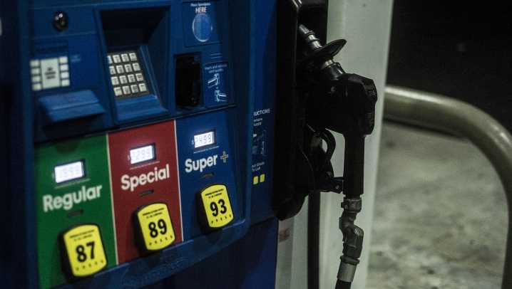 Michigan gas prices still falling, down 33 cents from last month