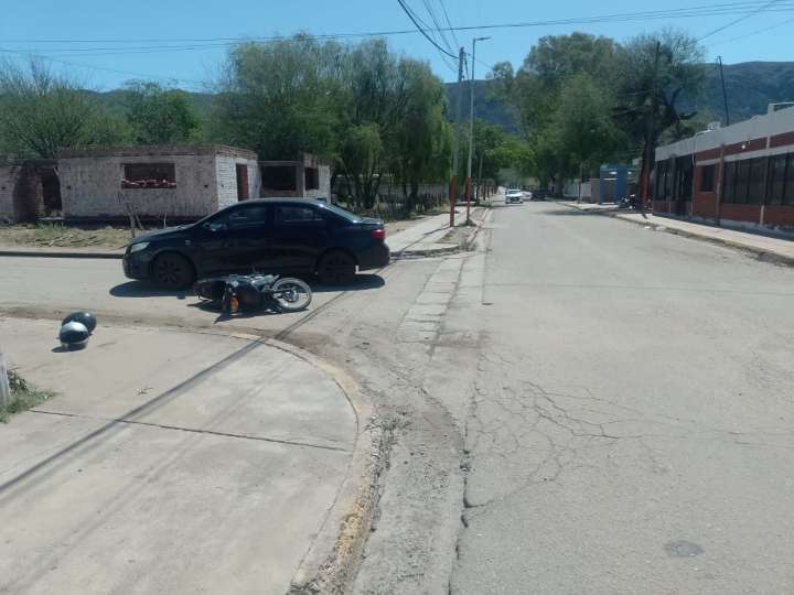 Una motociclista sufrió lesiones tras un choque en Ulapes