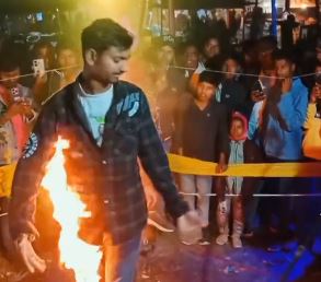 Viral video: Boy’s heroic attempt ends in comedy