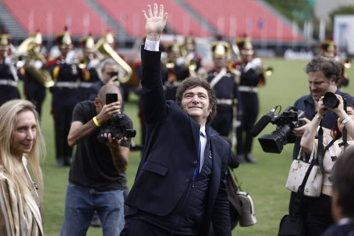 Trastienda. Una tarde de polo para Milei y Karina: abrazos con Adolfo y Adolfito, y gritos contra Chiqui Tapia