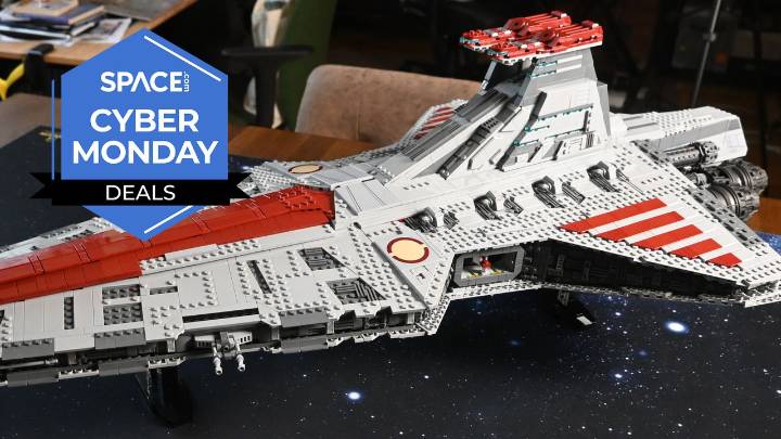 "Stunning Lego recreation of one of Star Wars' coolest ships" is £160 off with this UK Cyber Monday deal