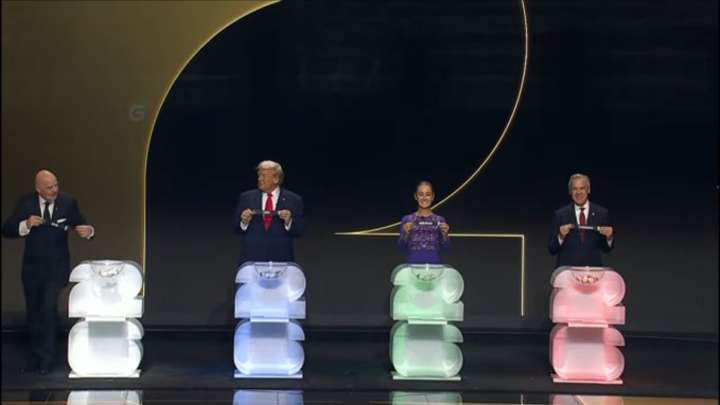 Infantino rompe el protocolo del sorteo del Mundial y cambia los designados para sacar balotas: Trump, Sheinbaum y Carney sortean a sus países